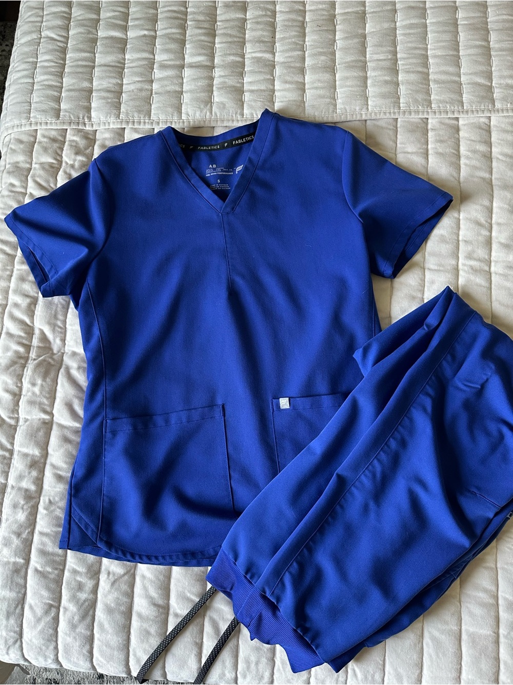 Small Fabletics Galaxy Blue Method 2-Pocket Top and On-Call Jogger Set